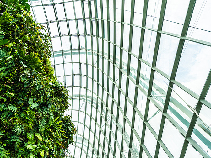 Architettura green con struttura vetrate e alluminio